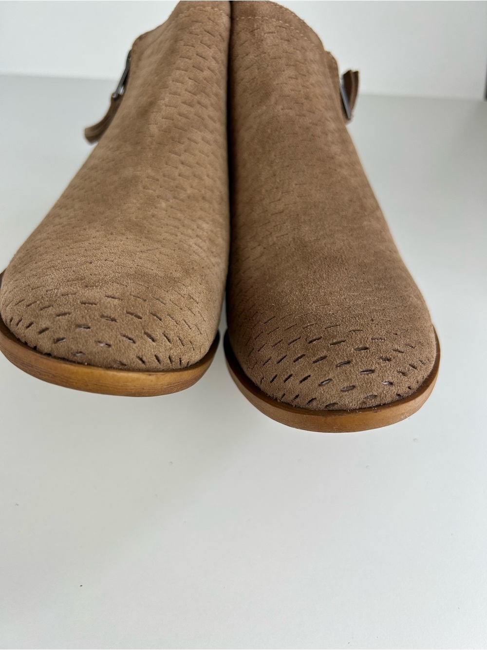 LUCKY BRAND BRIELLEY PERFORATED LEATHER ANKLE BOOTIES 9.5 - Picture 12 of 13